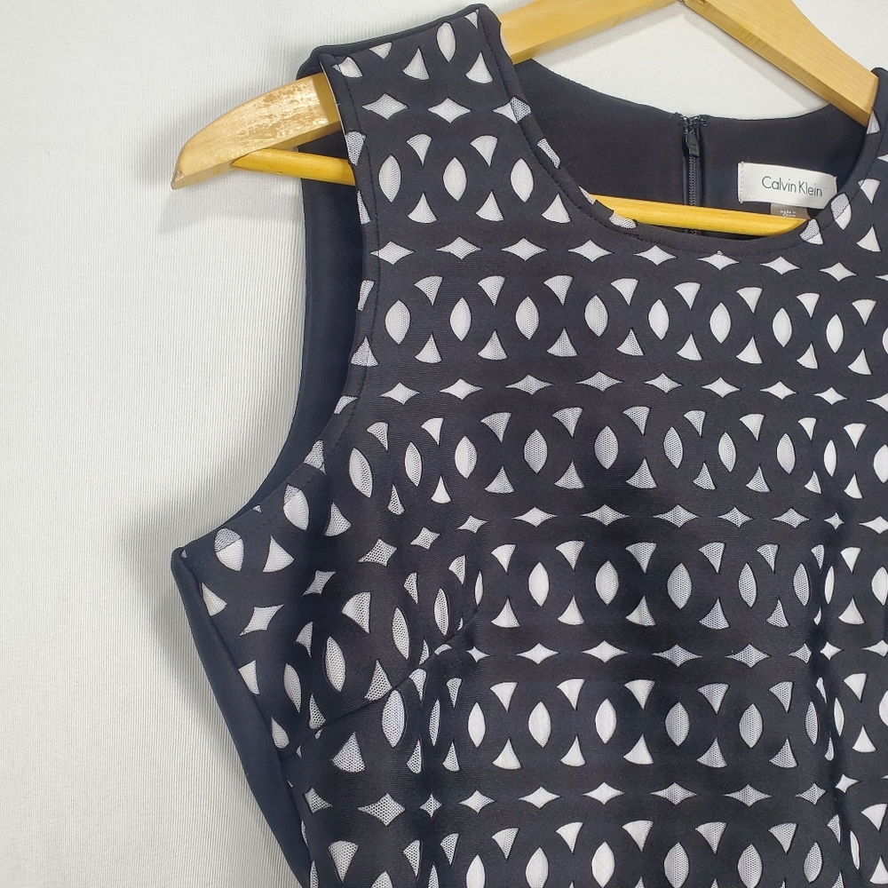 Calvin Klein Dressy Sleeveless Blouse with Tapered Waist Black / Gray Size Small - Picture 4 of 11
